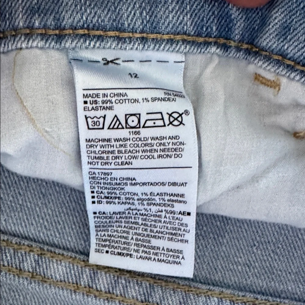 Old Navy Light Blue Distressed Women's Jean Shorts Size: 12 ✨